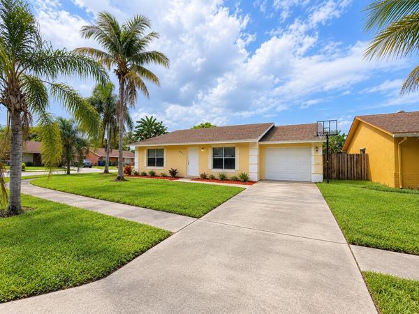 6117 Blue Grass Circle, Lake Worth, FL 33463