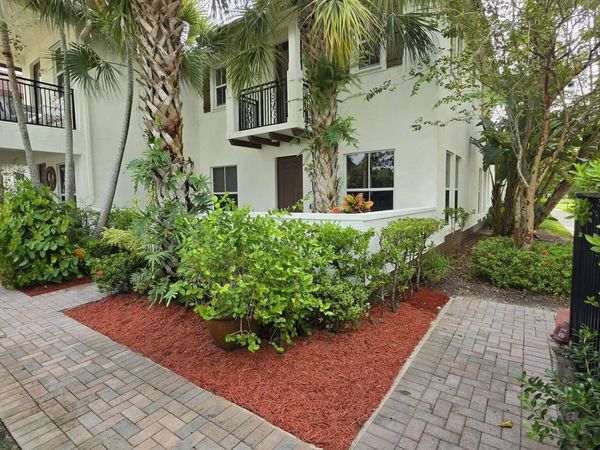 4726 MONARCH Way, Coconut Creek, FL 33073