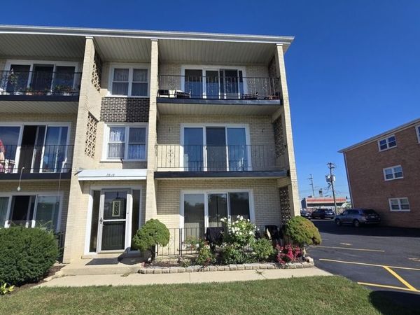 7816 W 79 Place , Unit 2, Bridgeview, IL 60455
