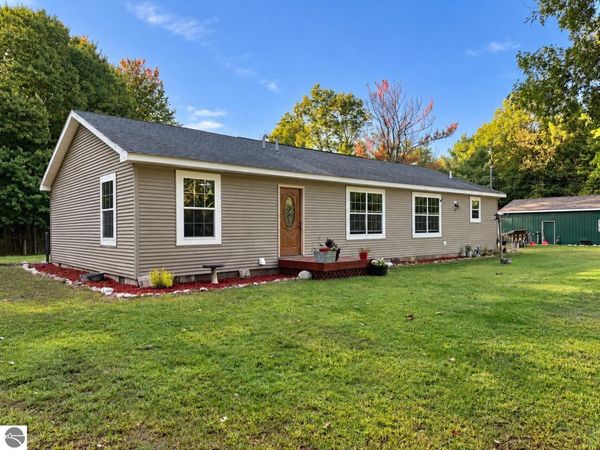 587 Lewis N, Shepherd, MI 48883