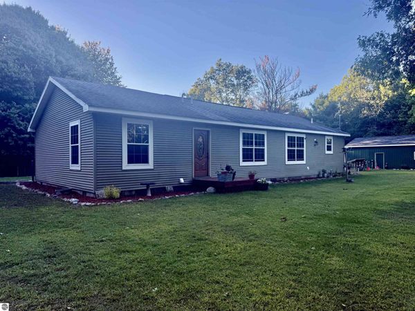 587 Lewis N, Shepherd, MI 48883