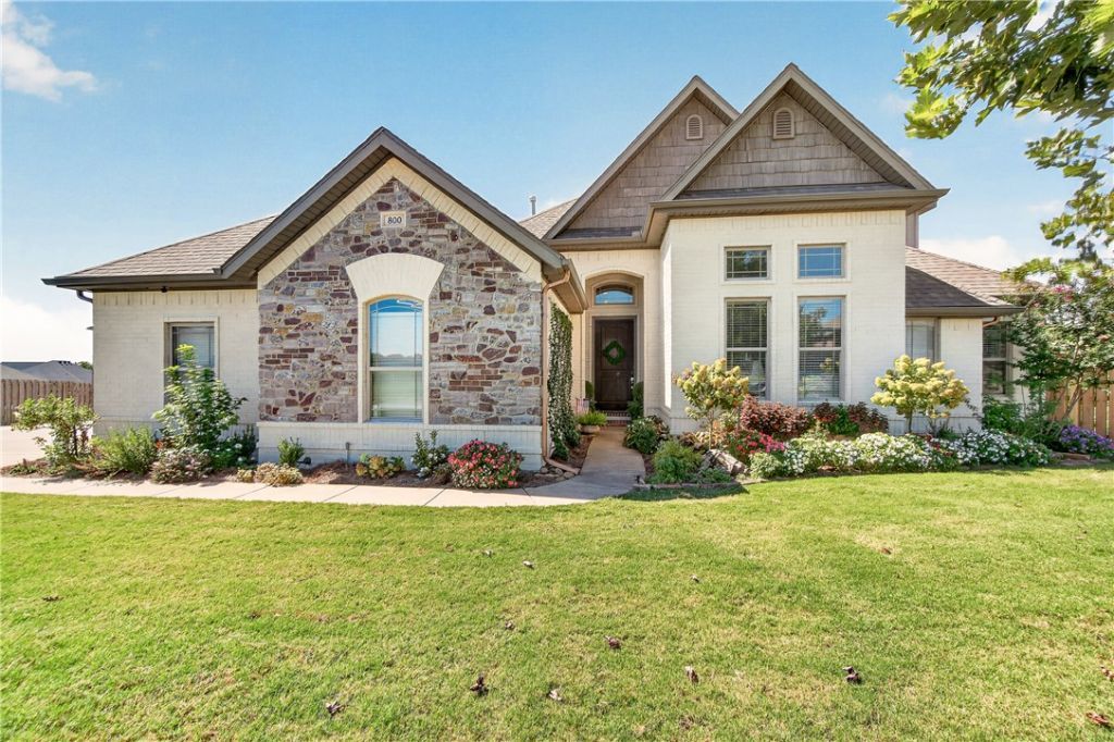 800 Valley Lane, Elm Springs, AR 72762 Main Photo