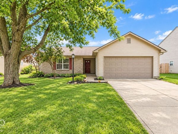 18084 Sanibel Circle , Westfield, IN 46062