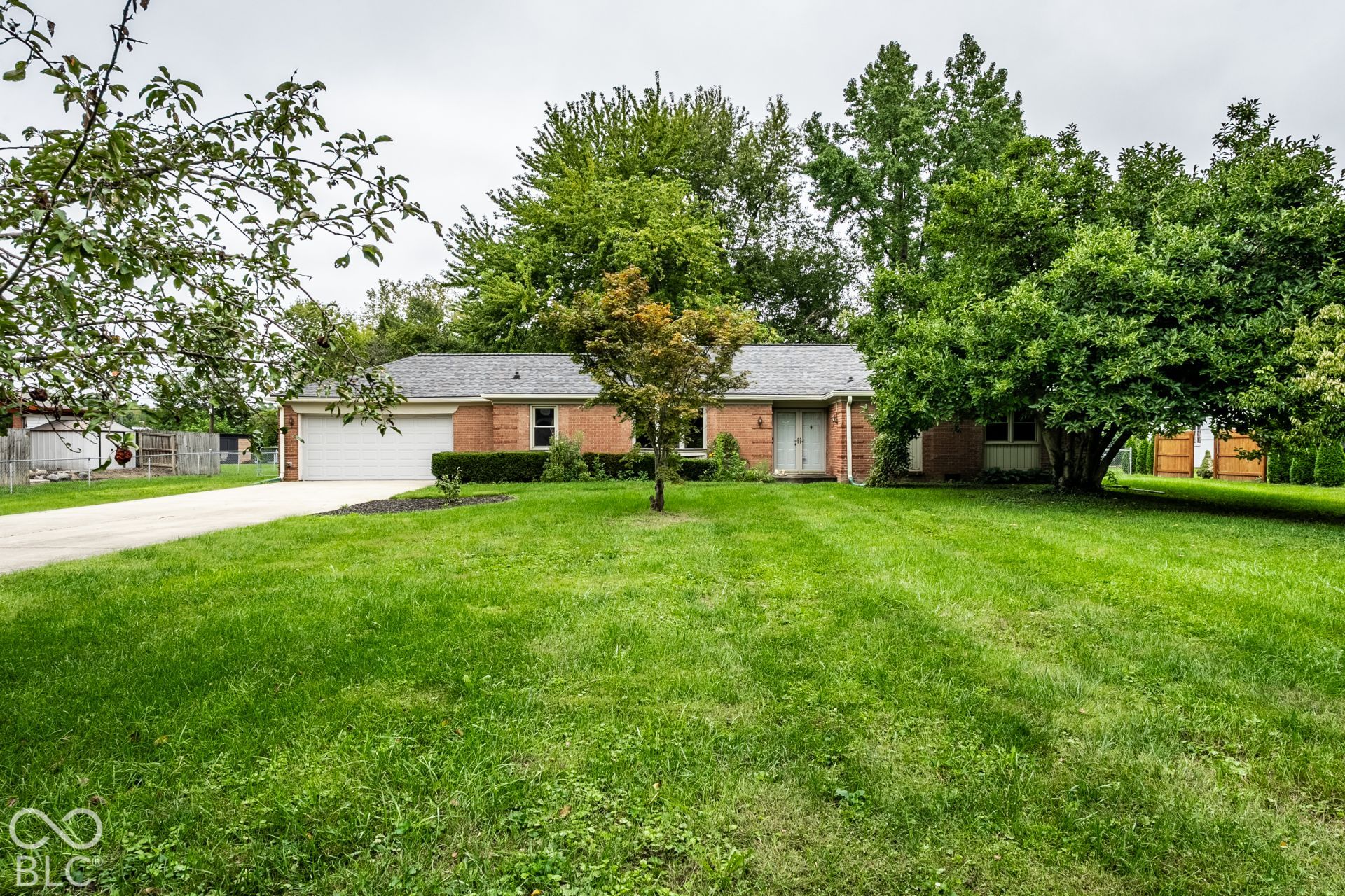 560 Golf Lane, Indianapolis, IN 46260 Main Photo