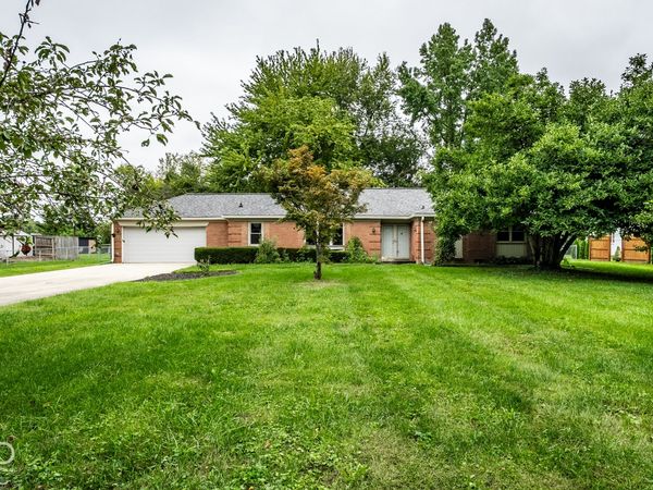 560 Golf Lane, Indianapolis, IN 46260