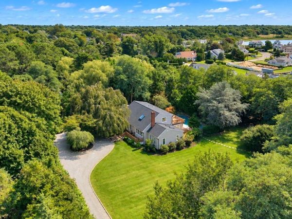 2 Tuckahoe Road, Southampton, NY 11968