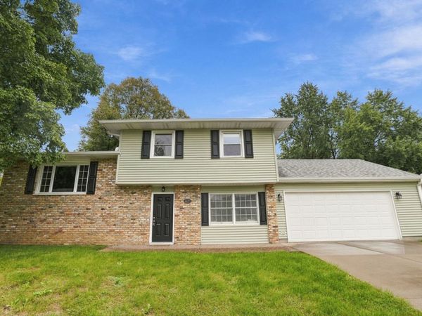 4657 N Sturdevant Street , Davenport, IA 52806