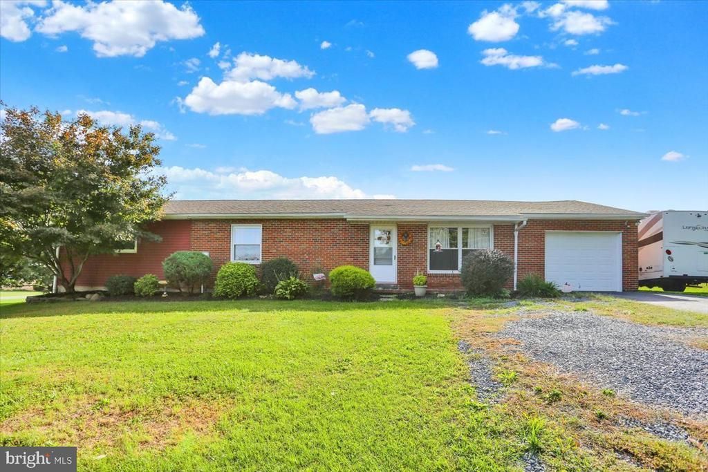 1383 FAIRVIEW DRIVE , LEESPORT, PA 19533