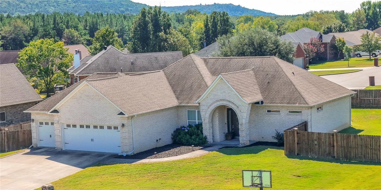 136 Swordfish Drive , Russellville, AR 72802 Main Photo