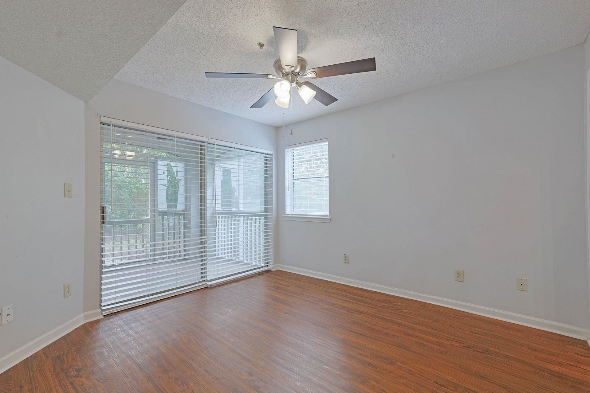 4601 Greenbriar Dr. Photo 11