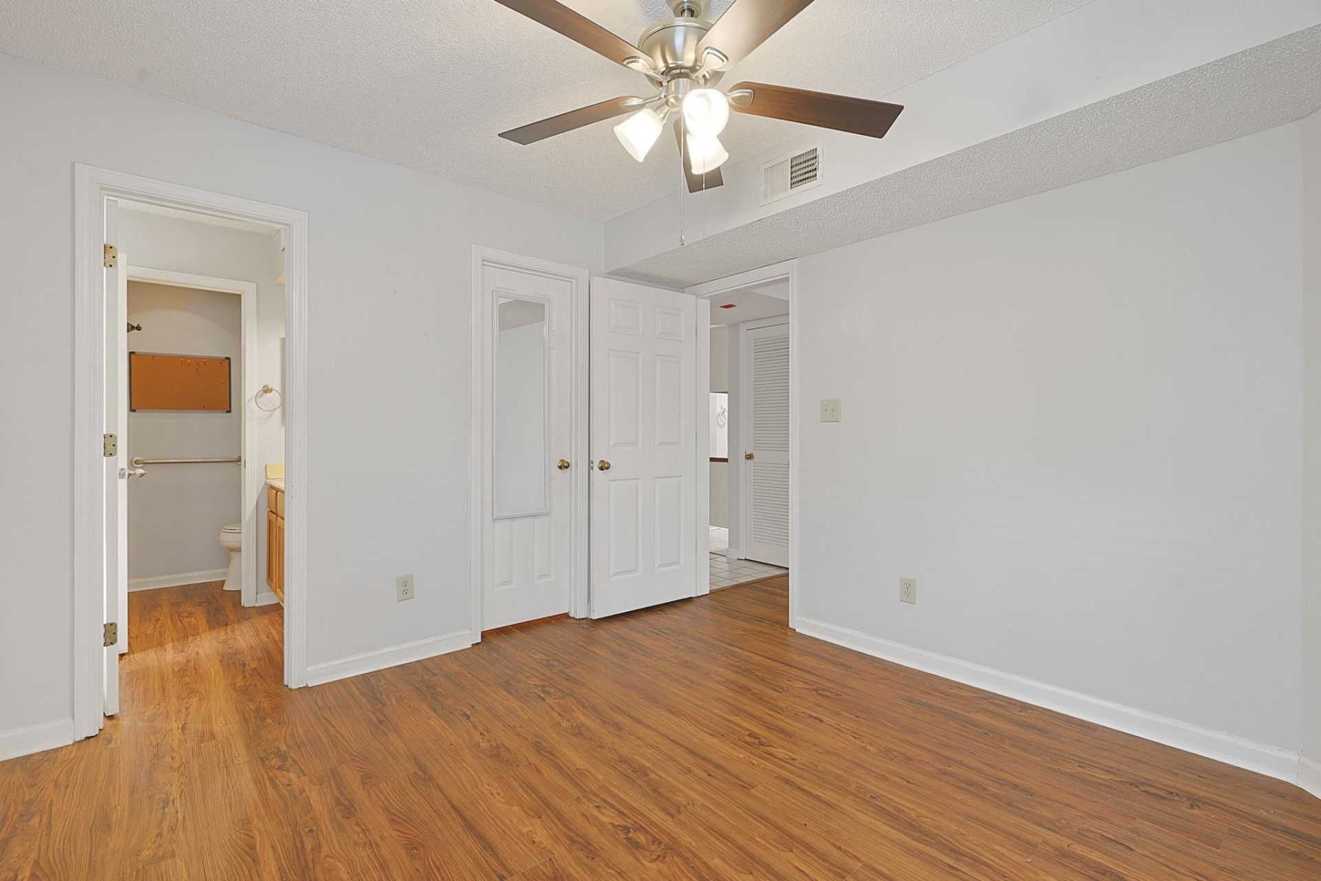 4601 Greenbriar Dr. Photo 12
