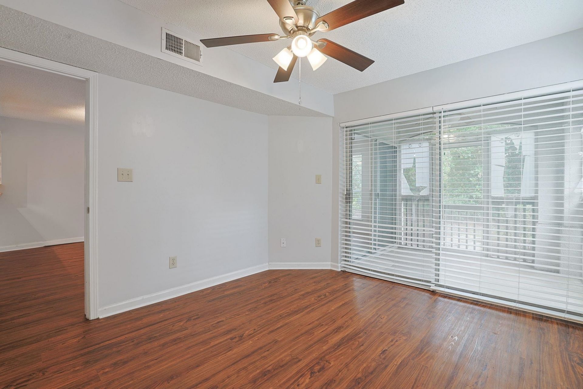4601 Greenbriar Dr. Photo 13