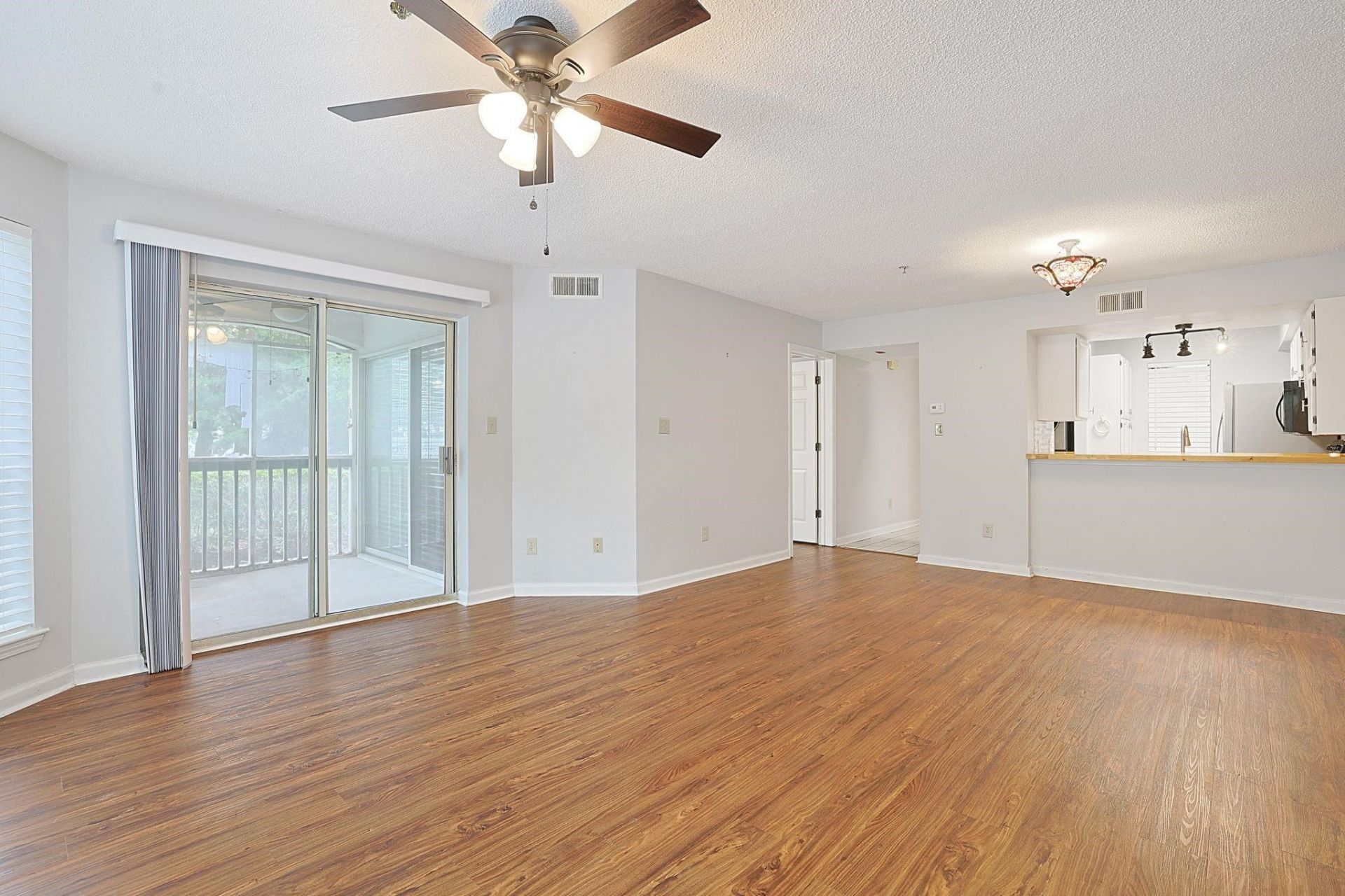 4601 Greenbriar Dr. Photo 4