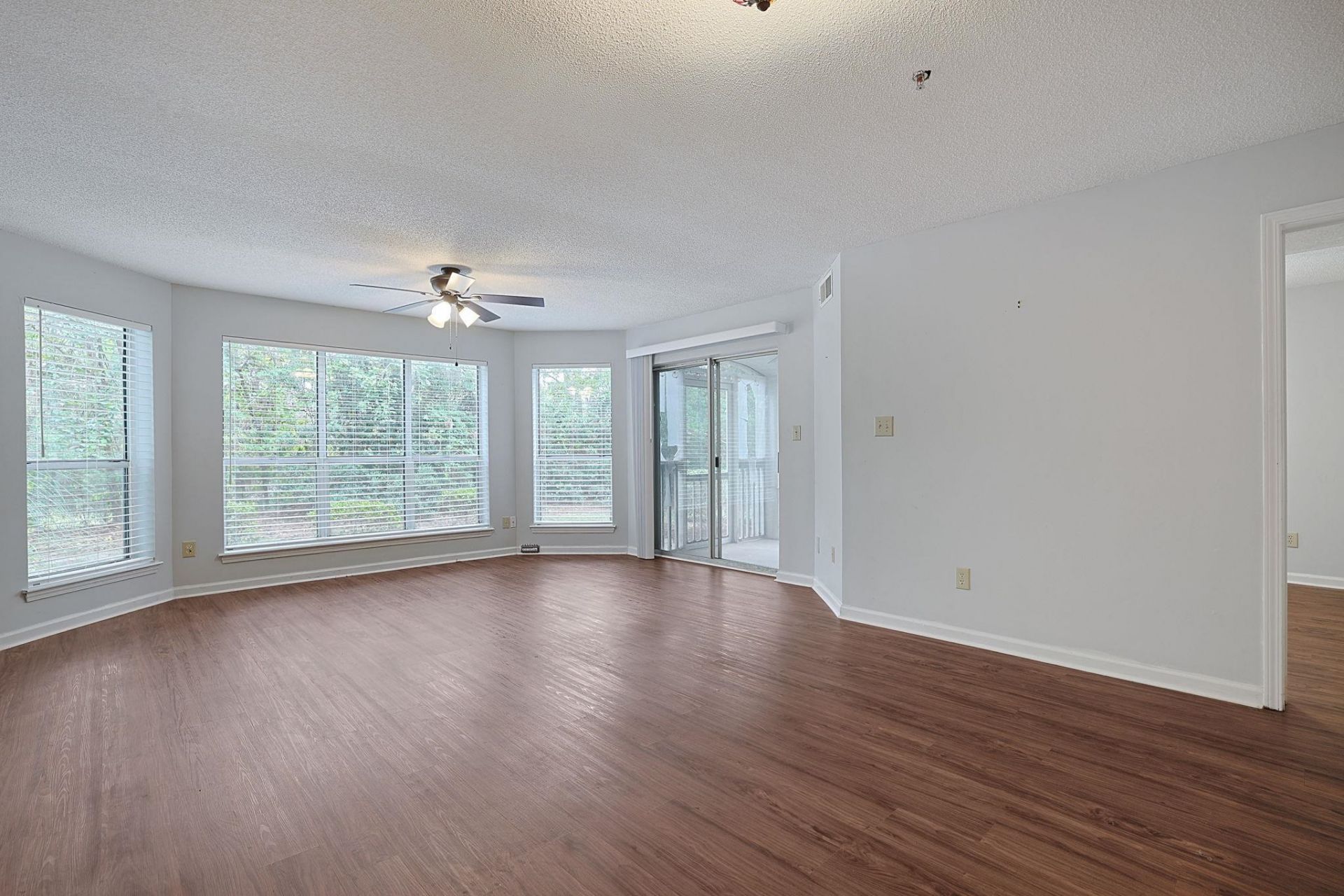 4601 Greenbriar Dr. Photo 5