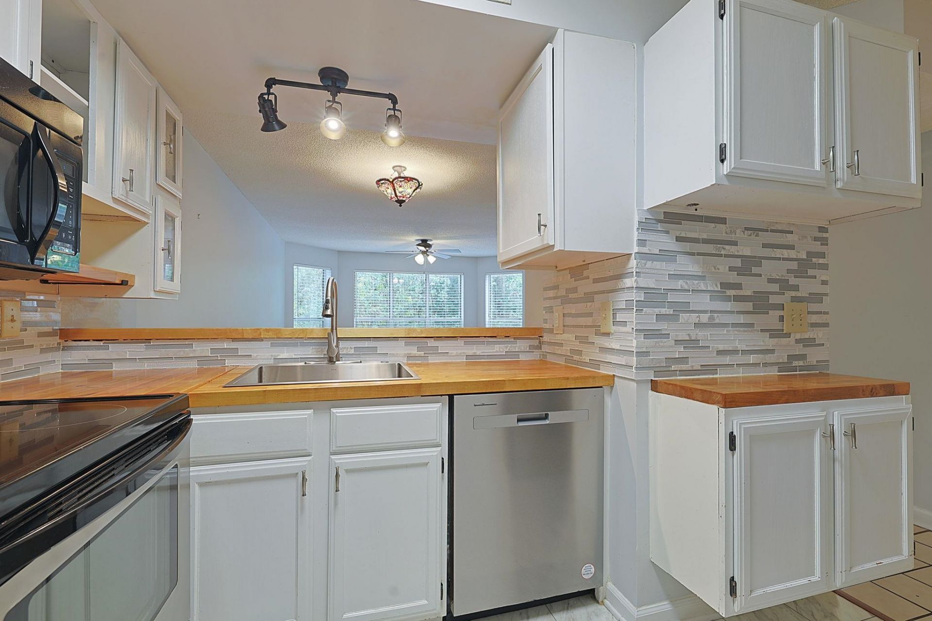 4601 Greenbriar Dr. Photo 8