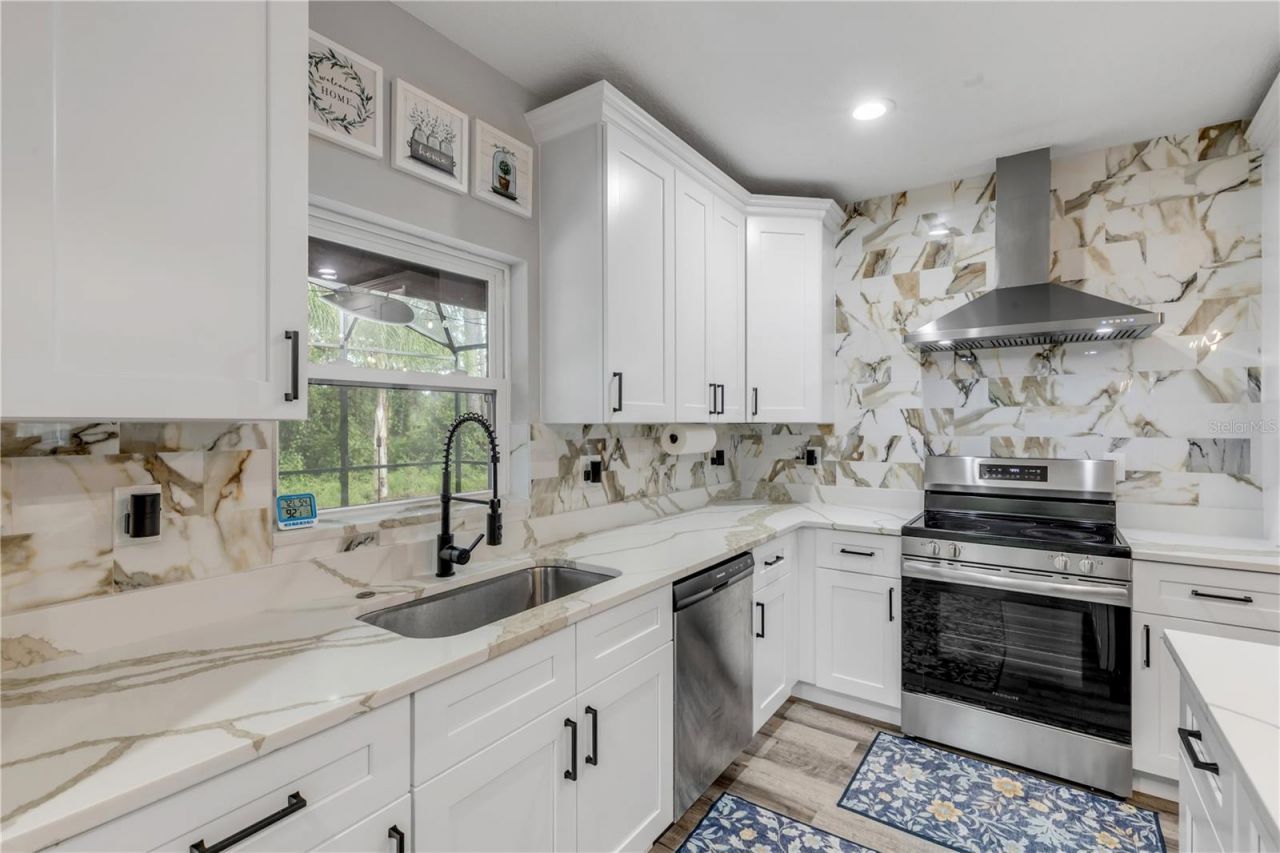 925 11th Avenue , Deland, FL 32724 Photo