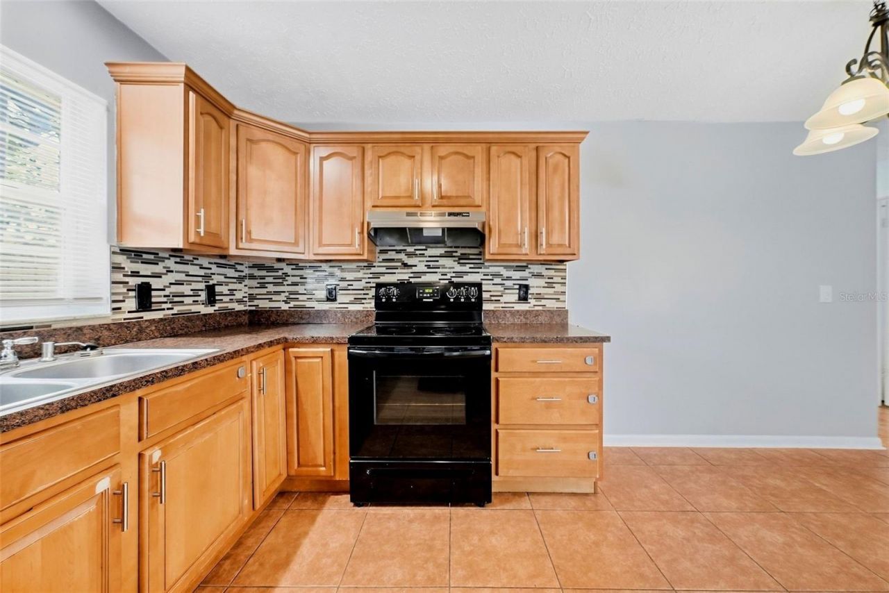 8904 N Boulevard, Tampa, FL 33604 Photo
