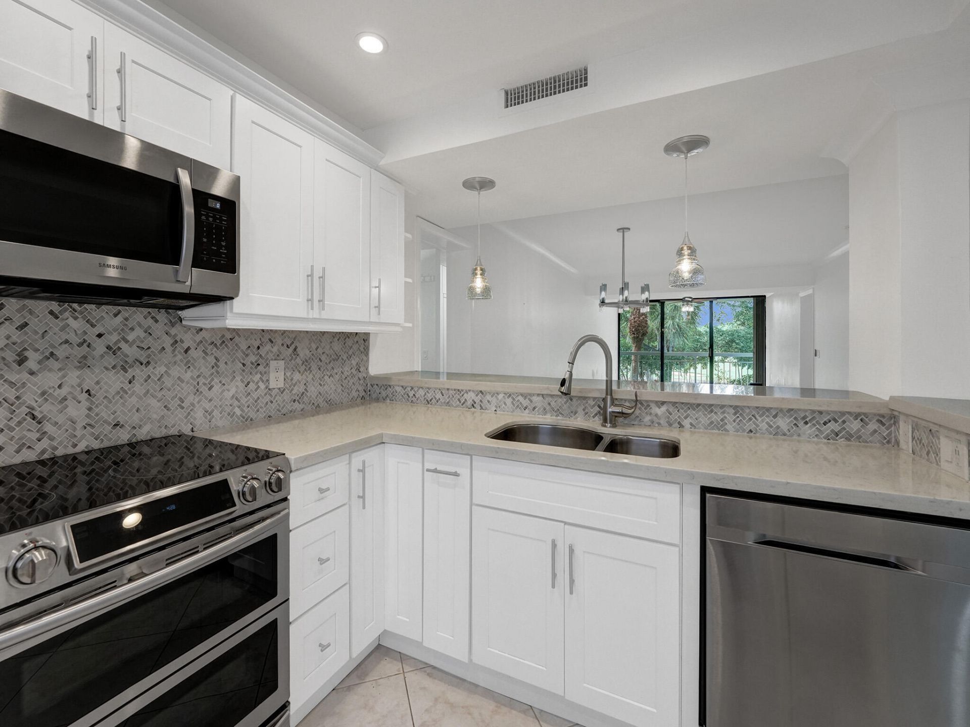 6169 Balboa Circle, Unit 306, Boca Raton, FL 33433 Photo