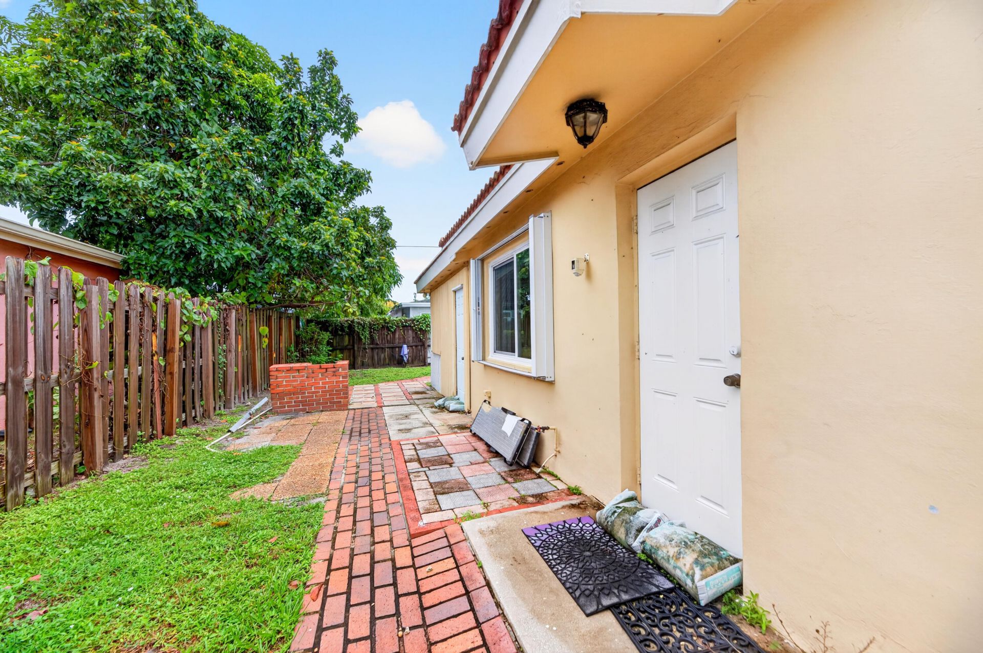 3550 NW 33rd Terrace W, Lauderdale Lakes, FL 33309 Photo