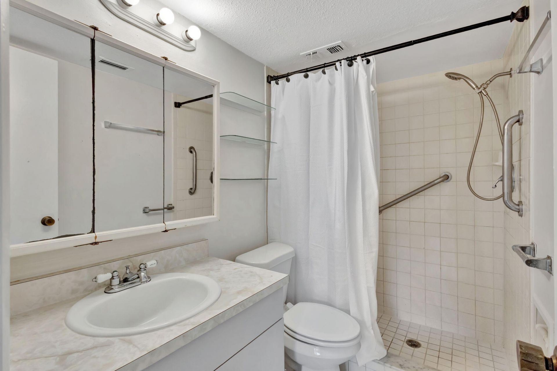 2050 Oleander Avenue, Unit 2-106, Fort Pierce, FL 34950 Photo