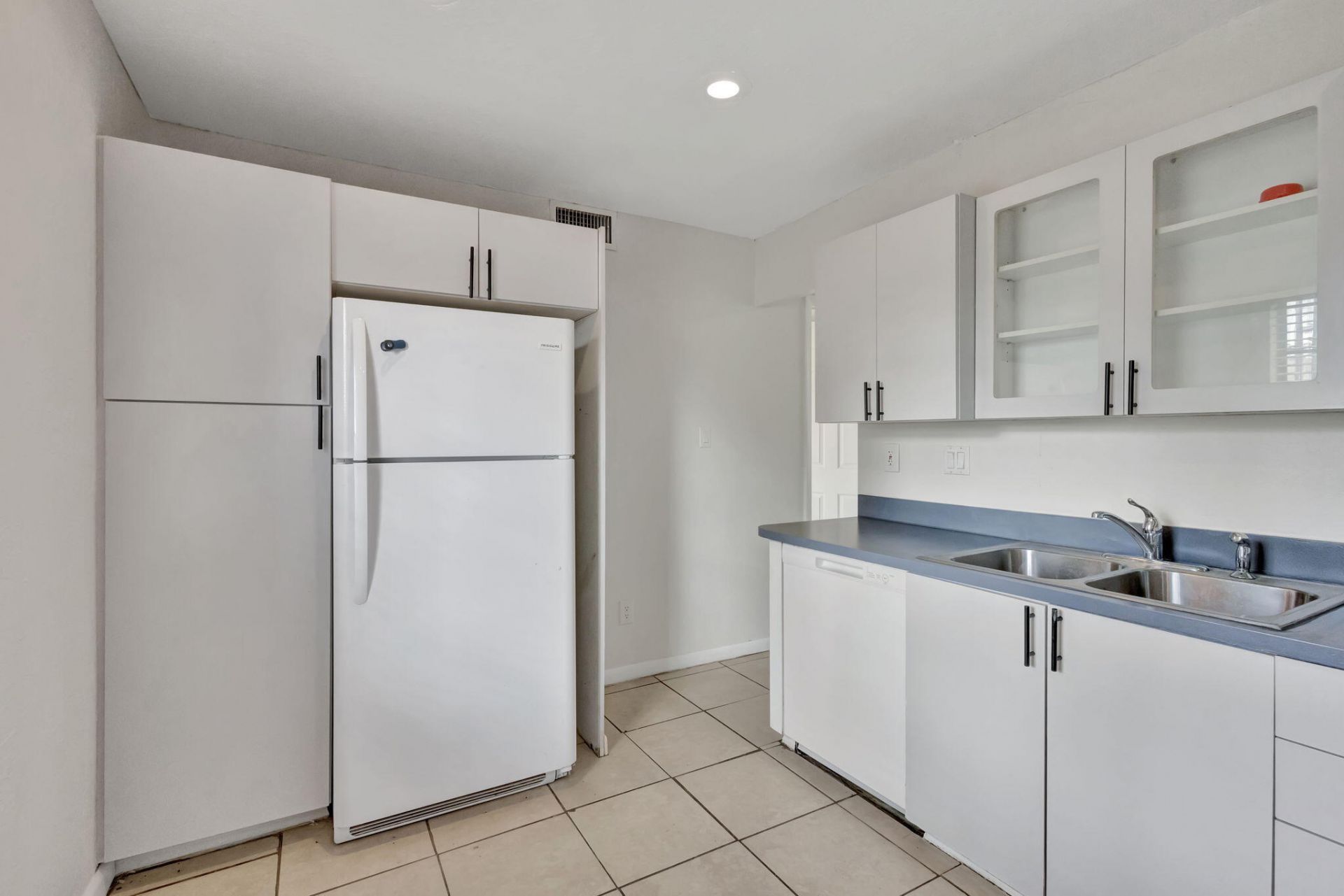 2050 Oleander Avenue, Unit 2-106, Fort Pierce, FL 34950 Photo