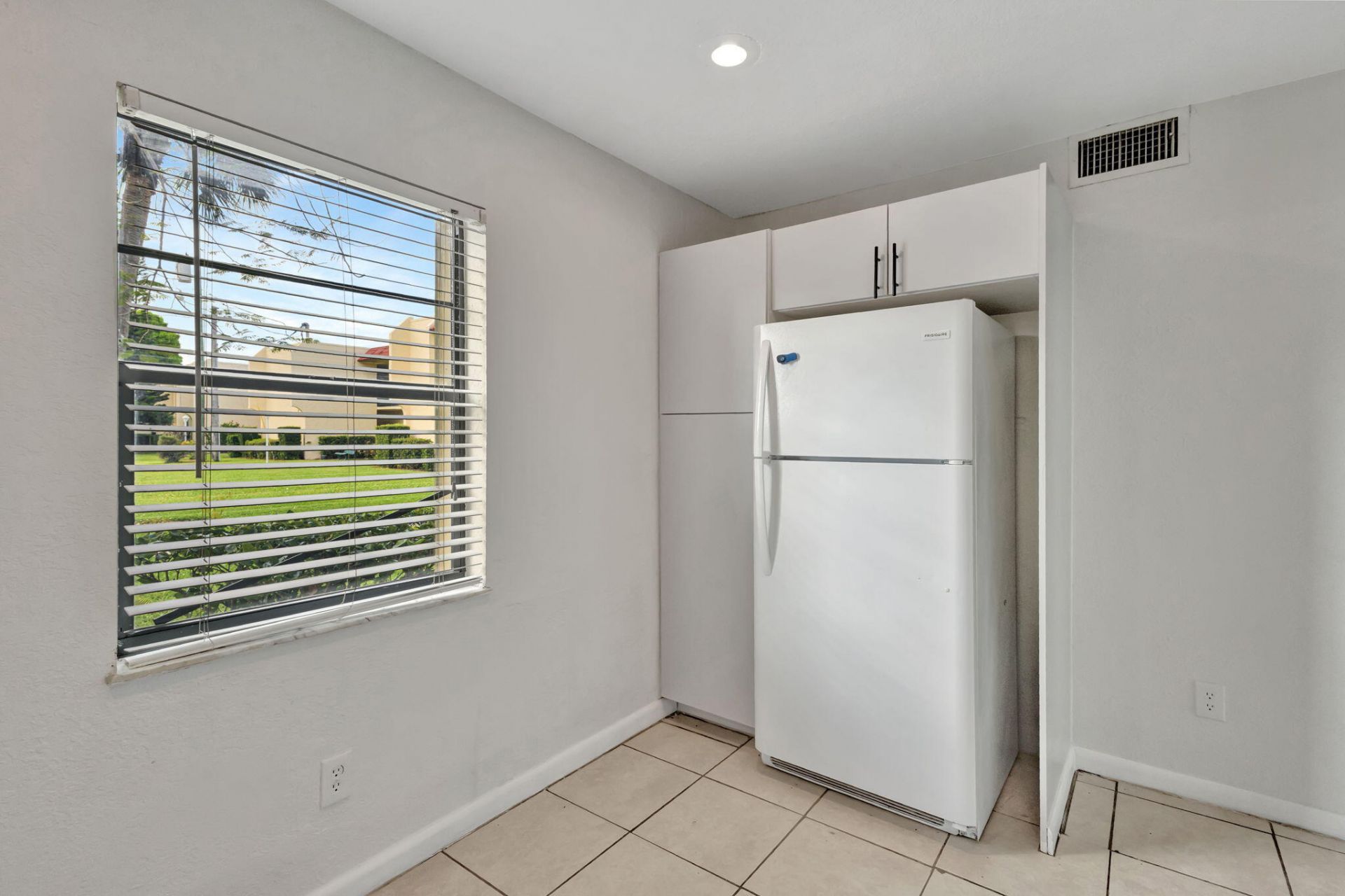 2050 Oleander Avenue, Unit 2-106, Fort Pierce, FL 34950 Photo
