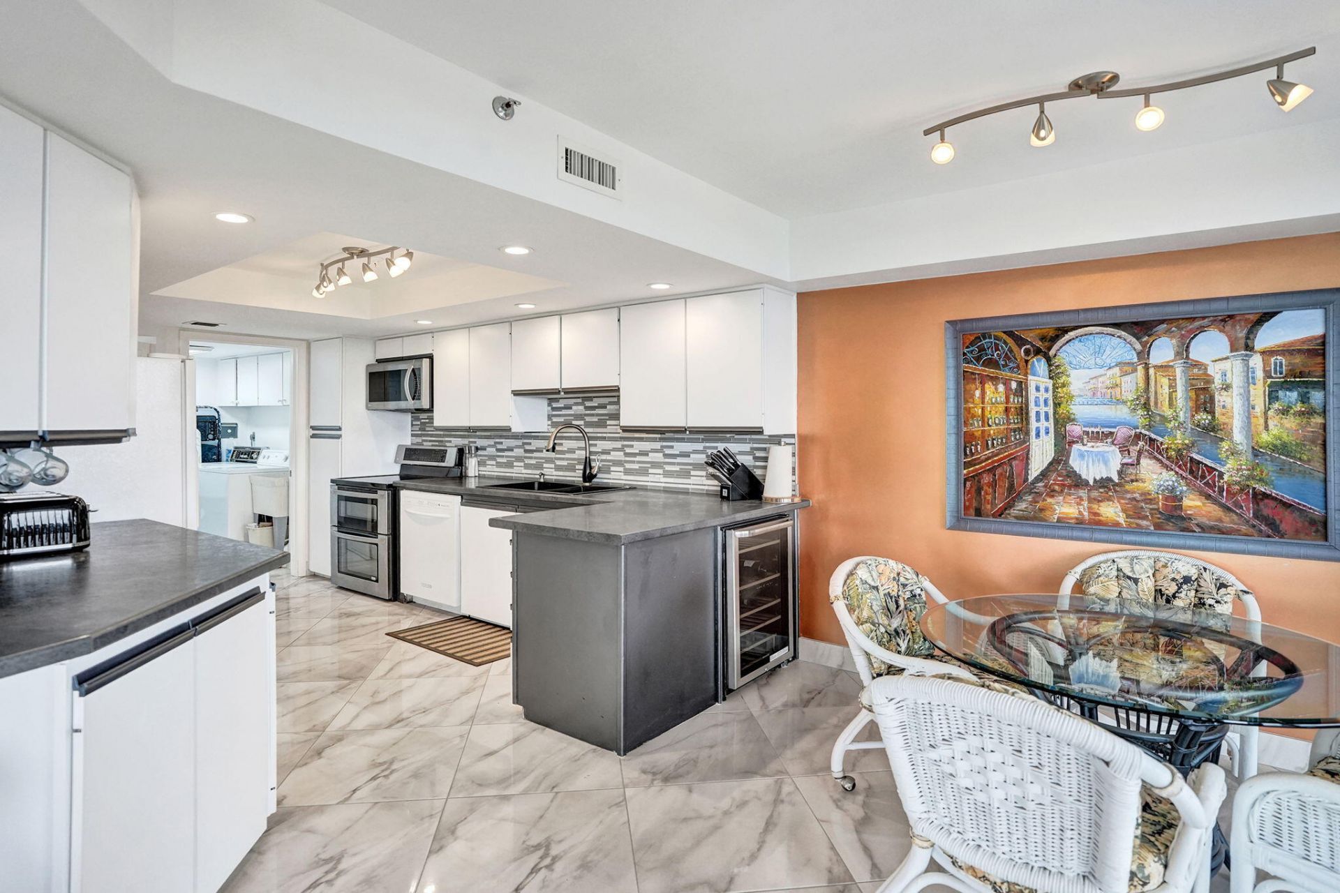 1900 Consulate Place, Unit 604, West Palm Beach, FL 33401 Photo