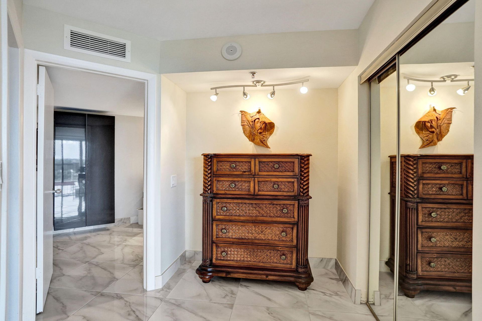 1900 Consulate Place, Unit 604, West Palm Beach, FL 33401 Photo