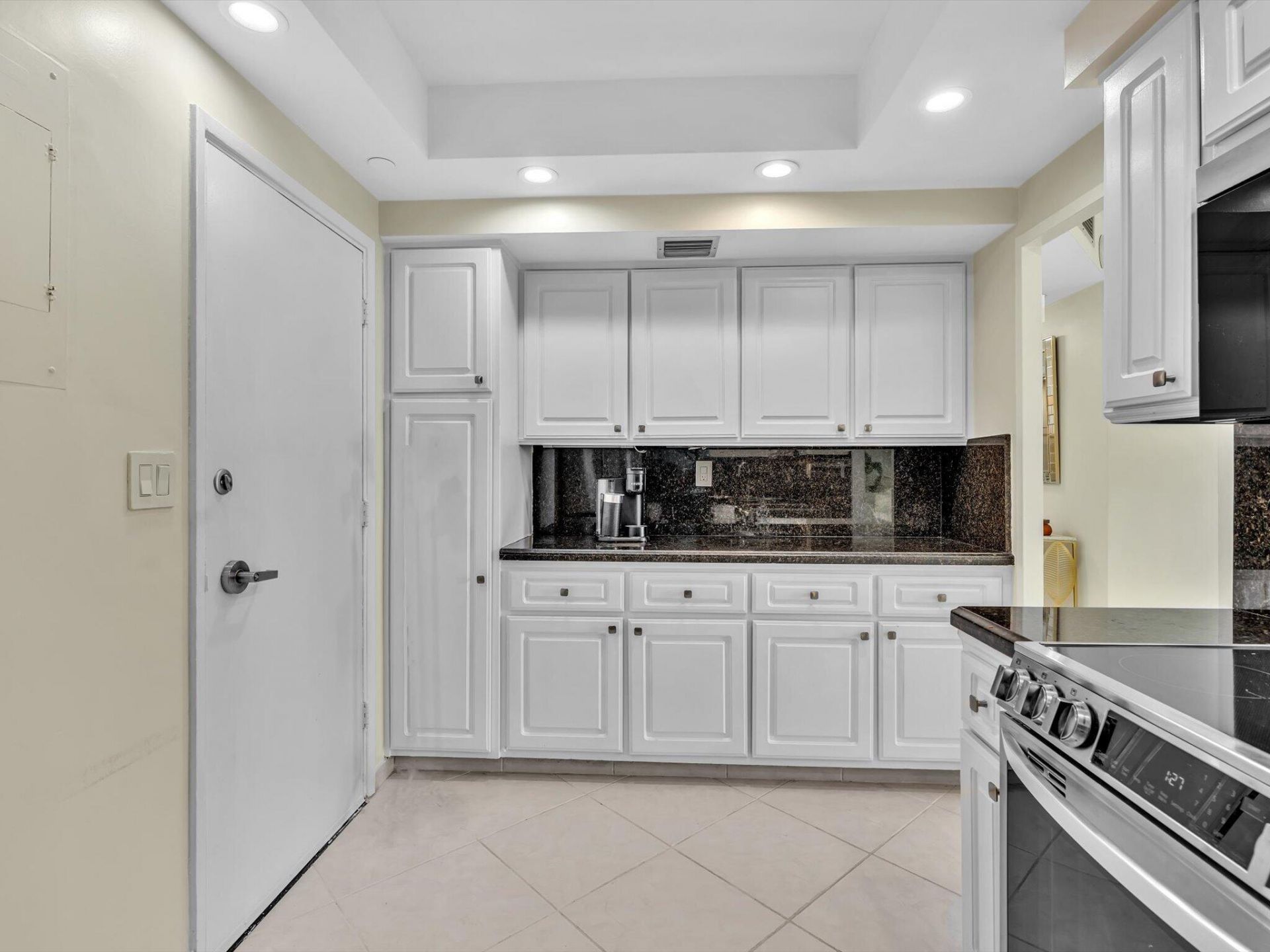 3300 NE 36th Street, Unit 420, Fort Lauderdale, FL 33308 Photo