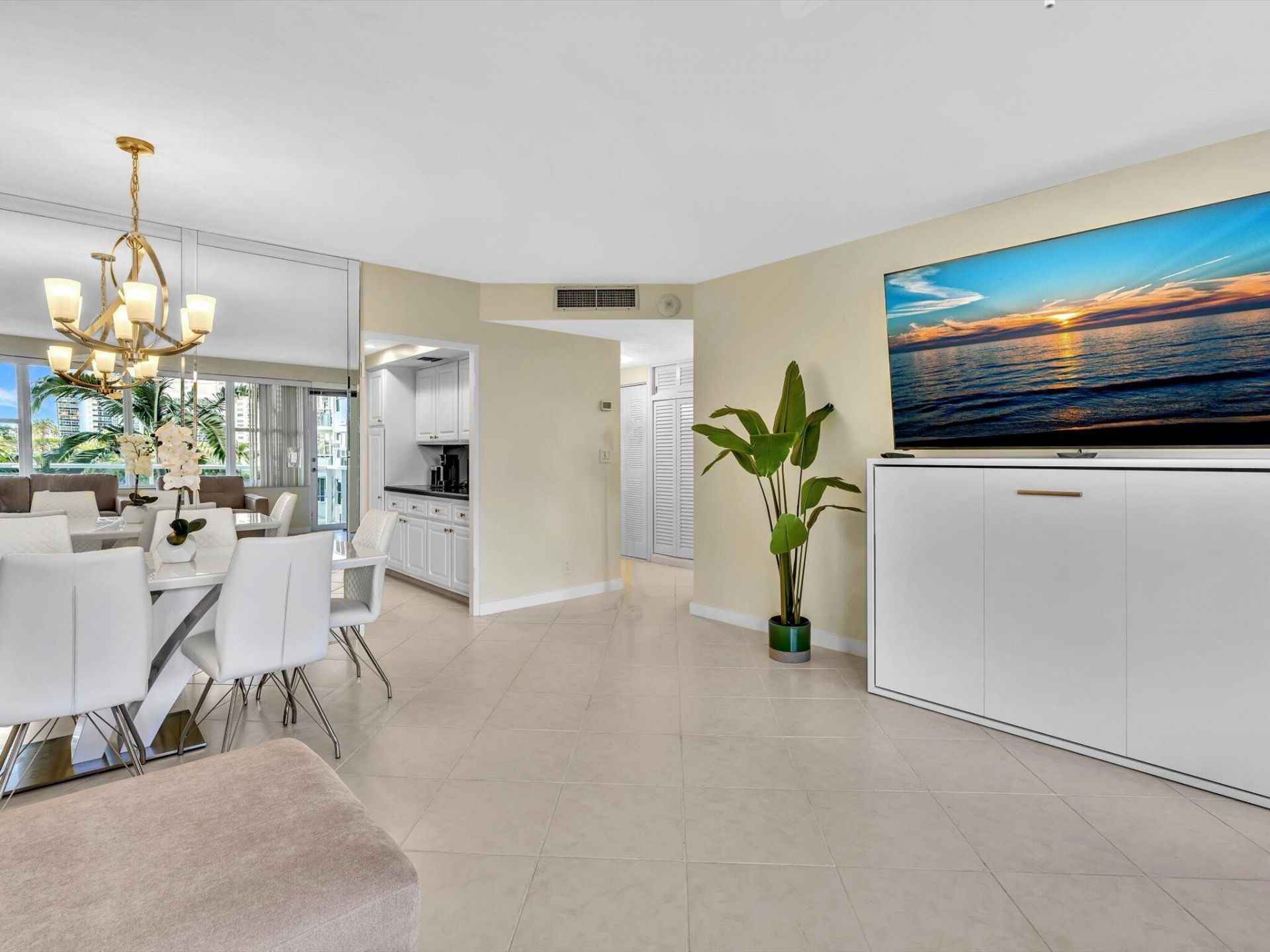 3300 NE 36th Street, Unit 420, Fort Lauderdale, FL 33308 Photo