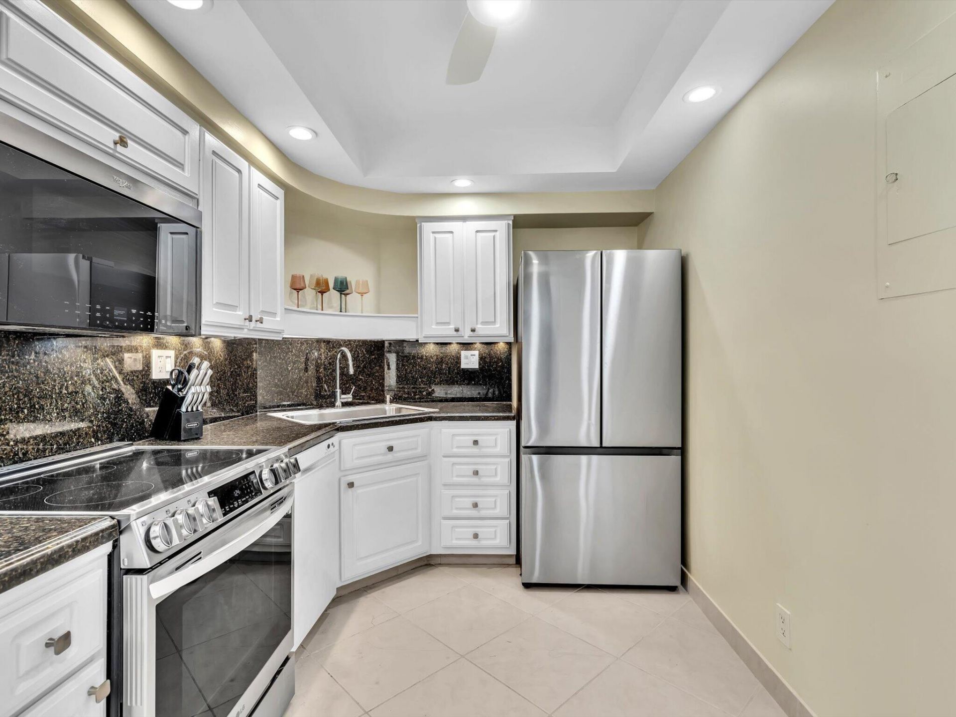 3300 NE 36th Street, Unit 420, Fort Lauderdale, FL 33308 Photo