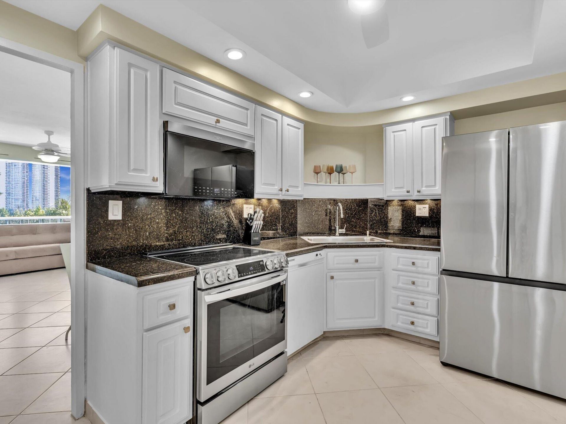 3300 NE 36th Street, Unit 420, Fort Lauderdale, FL 33308 Photo