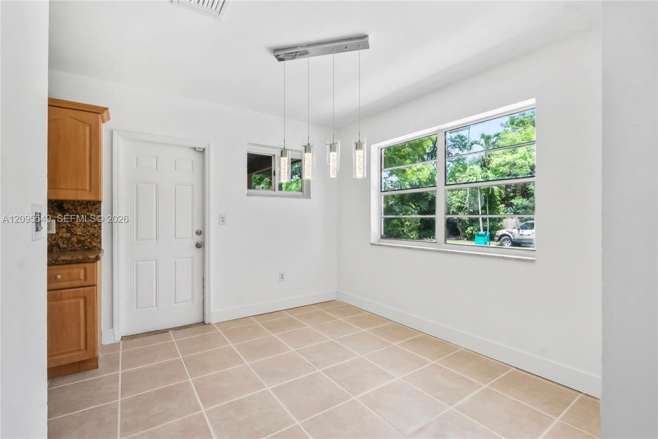 940 NE 85th St , Miami, FL 33138 Photo