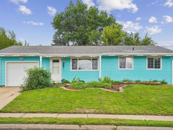 2527 Marywood Drive, Dubuque, IA 52001