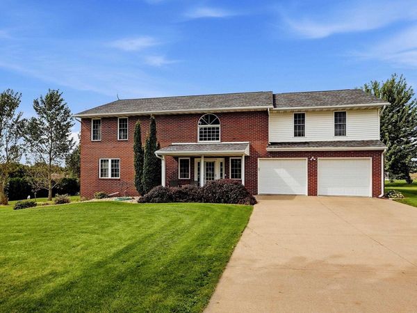 13235 W Clay Drive, Dubuque, IA 52002
