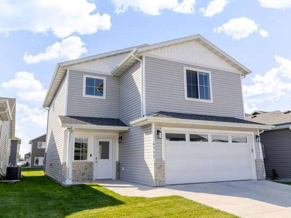 6735 Meadow View Drive S, Fargo, ND 58104