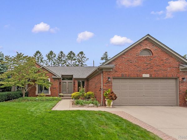 35875 Hawthorne Drive, Clinton Township, Mi 48035