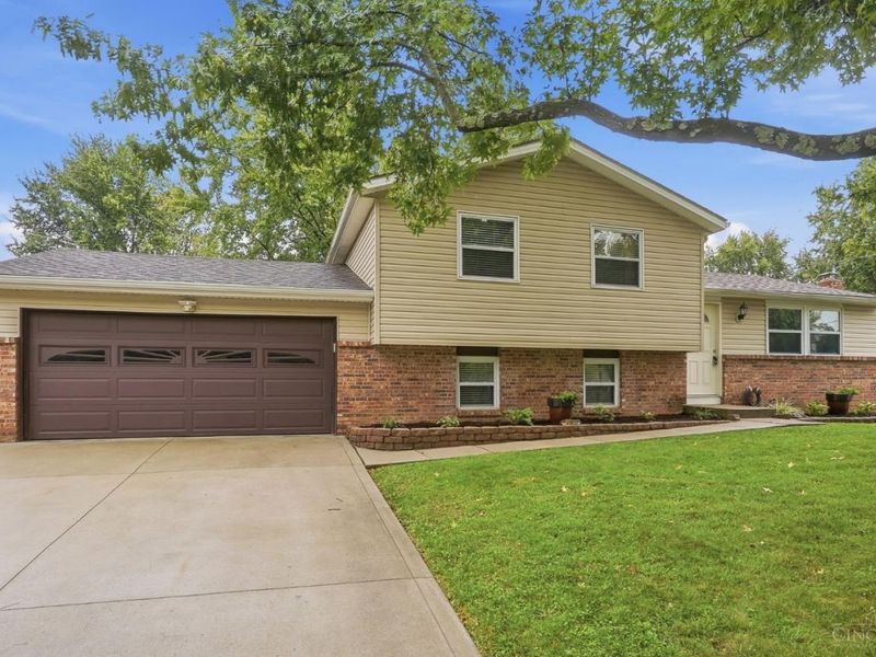 829 James Drive, Mason, OH 45040 Photo 2