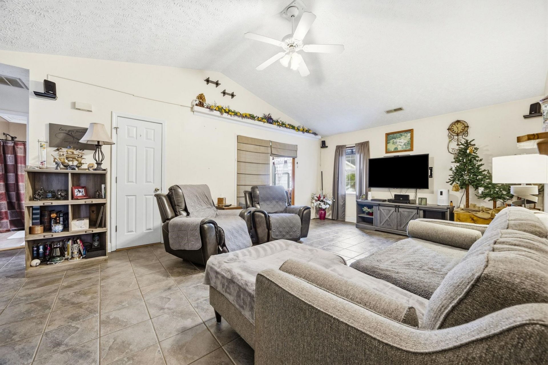 8010 Tag Ct. Photo 11