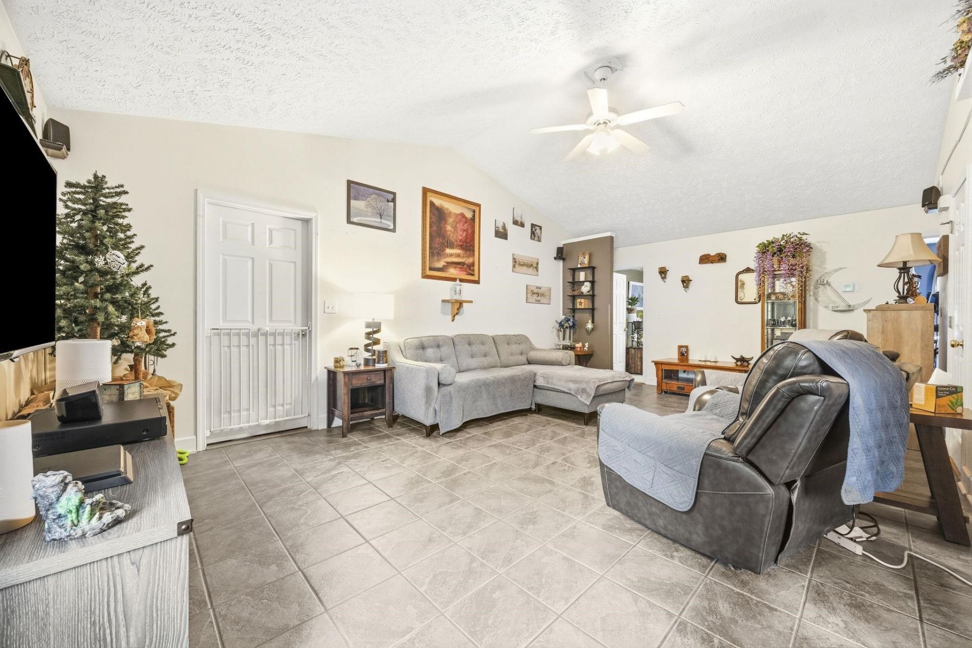 8010 Tag Ct. Photo 8