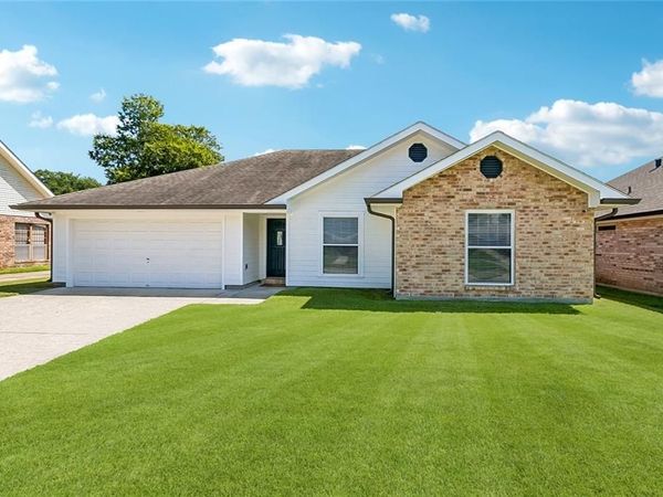 353 ROSEDALE Drive , Destrehan, LA 70047