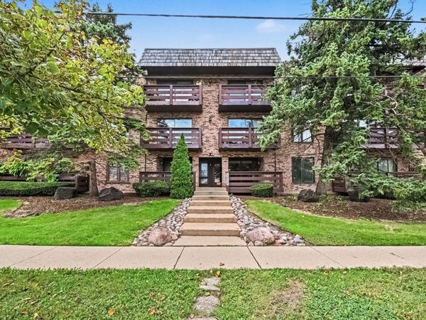 1815 Oakton Street , Unit 1A, Park Ridge, IL 60068