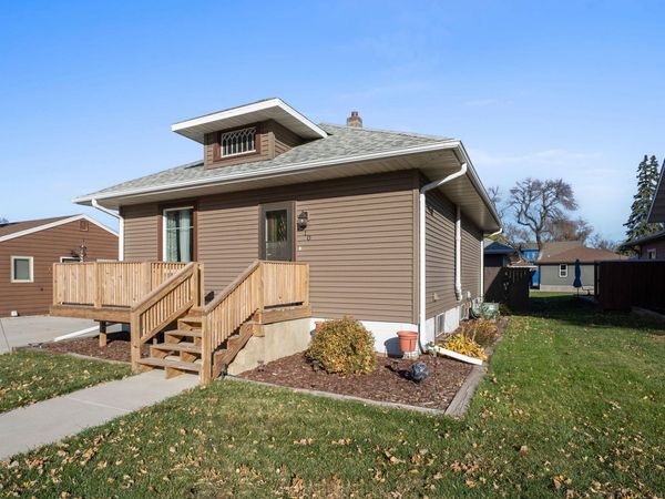  510 W Main St, Canistota, SD 57012