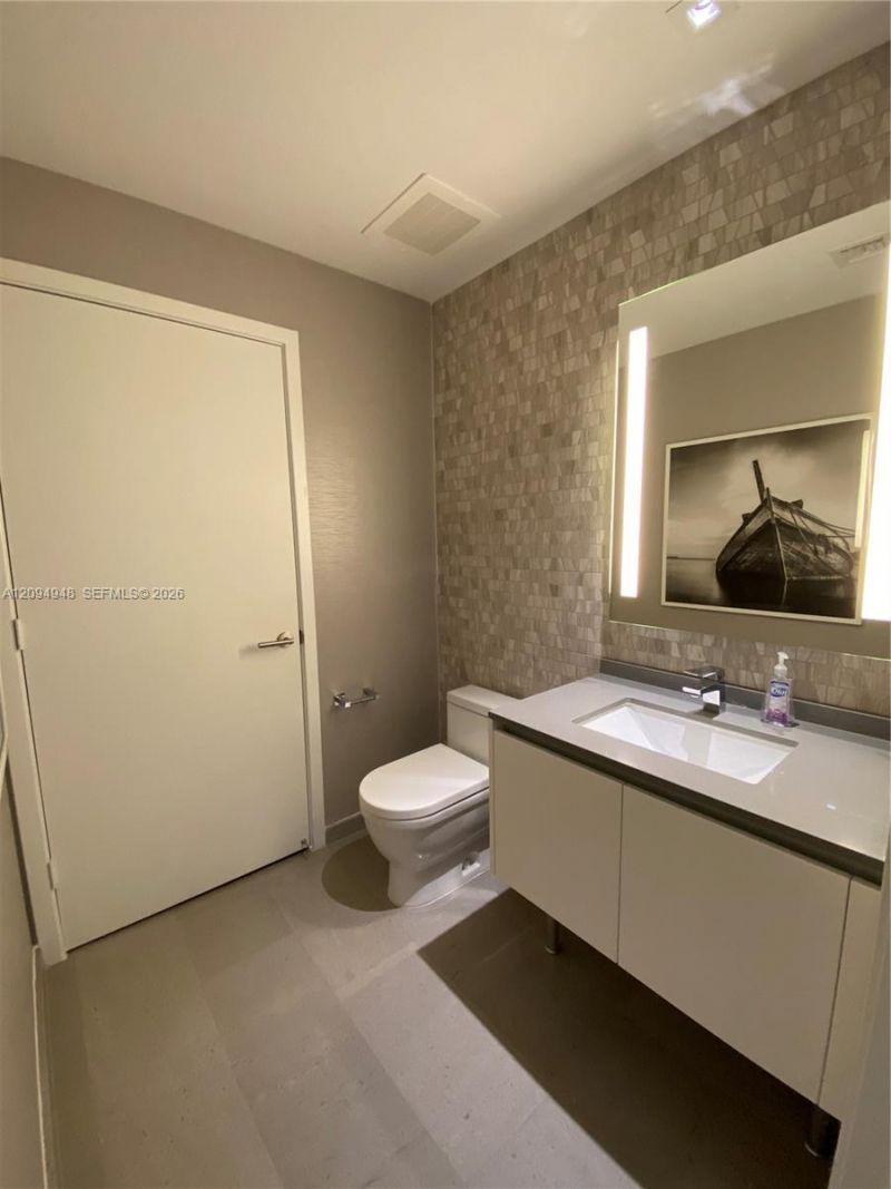 88 SW 7th St, Unit 1904, Miami, FL 33130 Photo