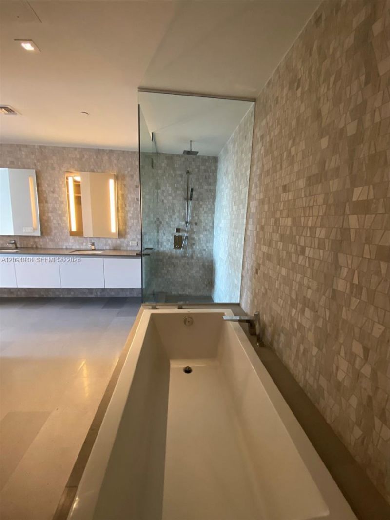 88 SW 7th St, Unit 1904, Miami, FL 33130 Photo