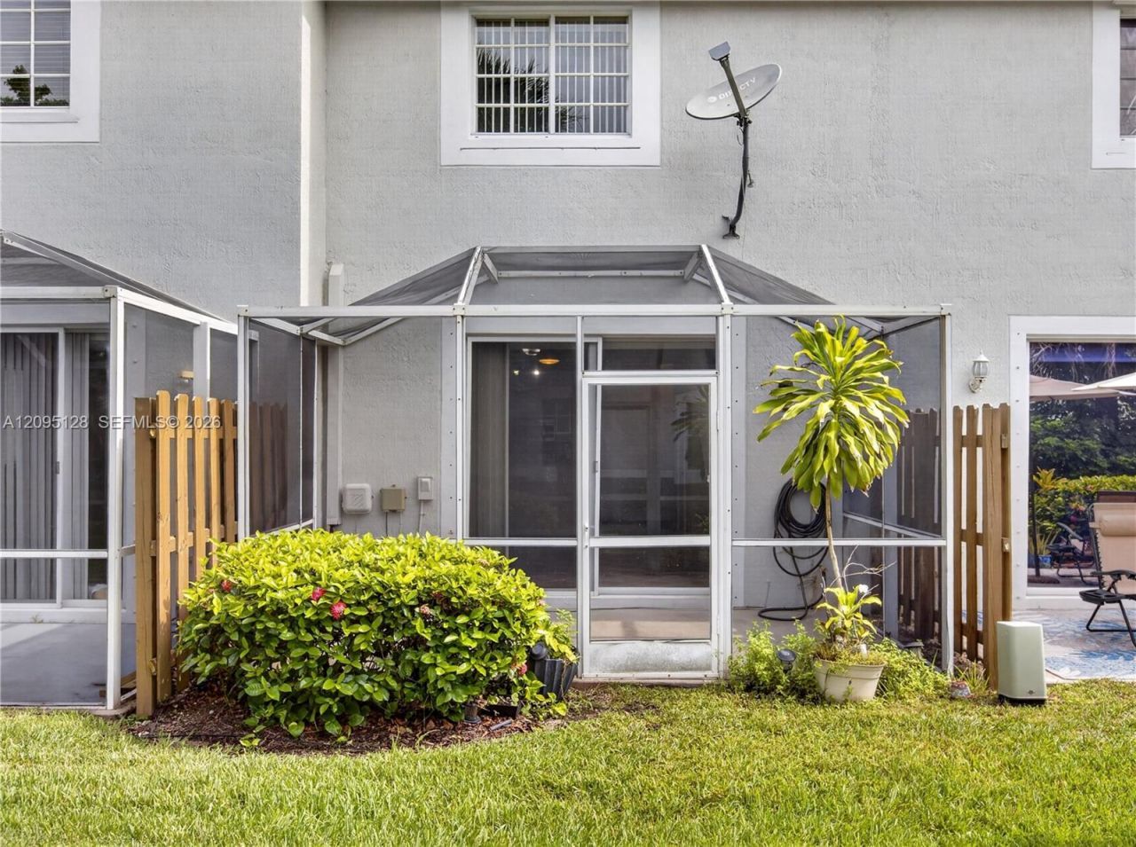 3677 San Simeon Cir , Weston, FL 33331 Photo