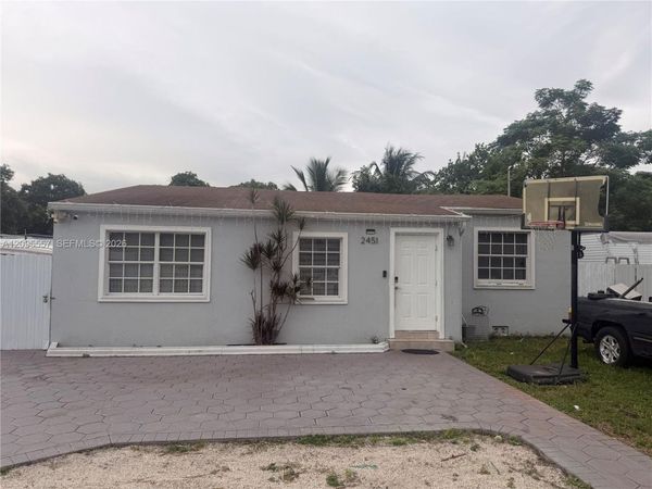 2451 NW 104th St , Miami, FL 33147
