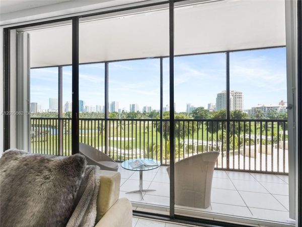 20379 W Country Club Dr , Unit 536, Aventura, FL 33180