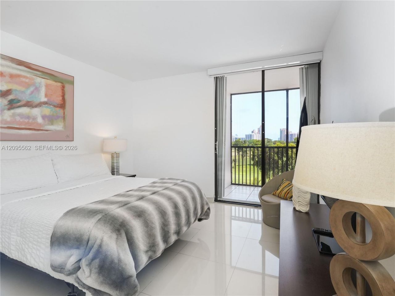 20379 W Country Club Dr , Unit 536, Aventura, FL 33180 Photo
