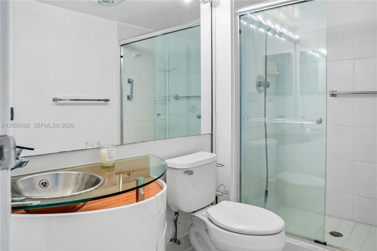 20379 W Country Club Dr , Unit 536, Aventura, FL 33180 Photo